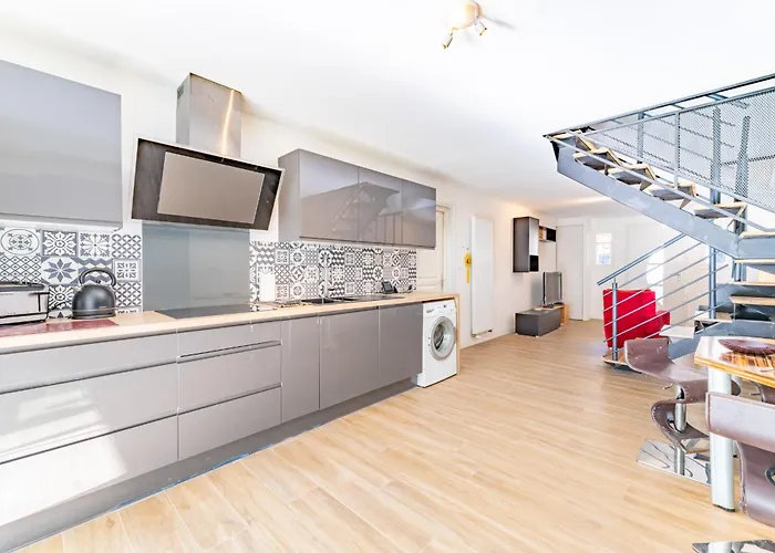 Spacieux T6 Du Pouset - 10 Personnes Equipe تولوز